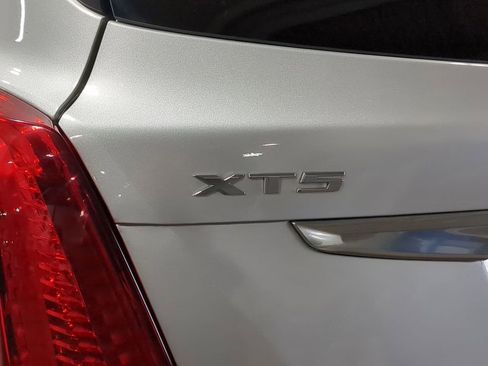 Used 2019 Cadillac XT5 Premium Luxury image 16