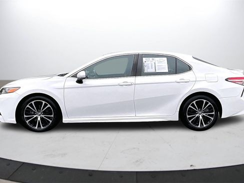 Used 2018 Toyota Camry SE image 6