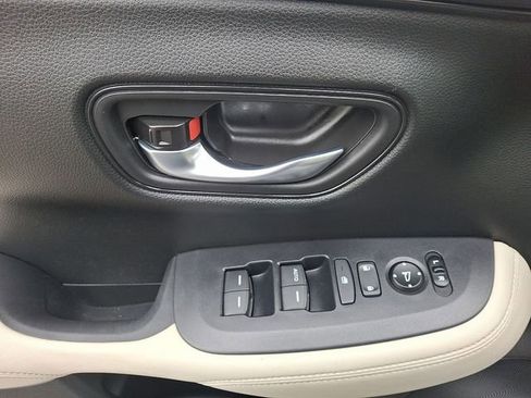 Used 2025 Honda HR-V LX image 13