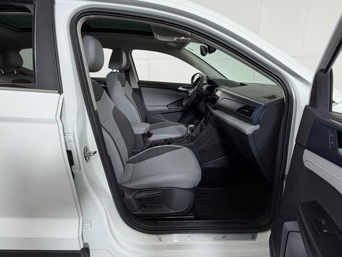 Used 2024 Volkswagen Taos SE image 5