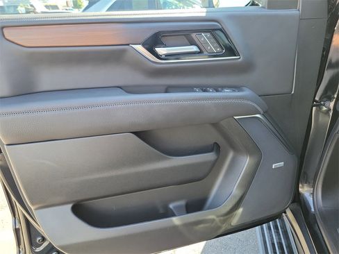 Used 2025 GMC Yukon XL Denali w/ Sun & Power Step Package image 23