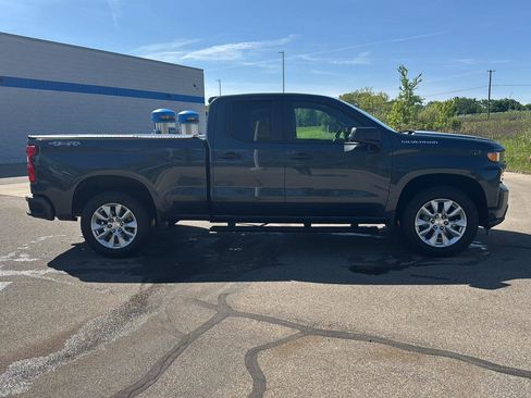 Used 2019 Chevrolet Silverado 1500 Custom w/ Custom Convenience Package AWD/4WD image 7