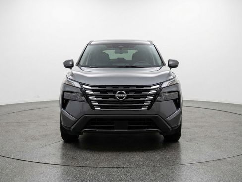 Used 2025 Nissan Rogue SV image 2