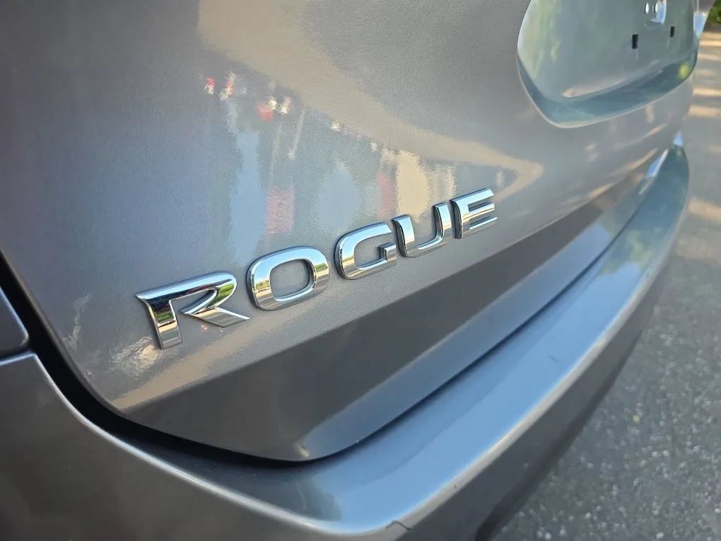 Used 2015 Nissan Rogue SV w/ SV Premium Package AWD/4WD image 11