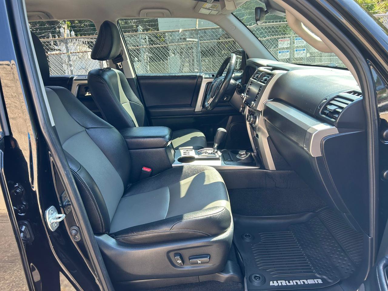 Used 2020 Toyota 4Runner SR5 Premium AWD/4WD image 18