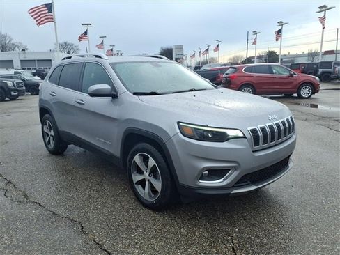Used 2020 Jeep Cherokee Limited image 3