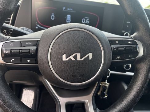 Used 2025 Kia Sportage LX FWD image 27