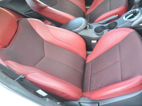 Used 2013 Hyundai Veloster w/ Tech Pkg FWD image 17