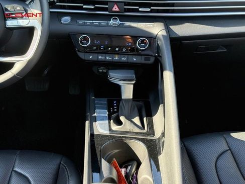Used 2025 Hyundai Elantra Limited FWD image 16
