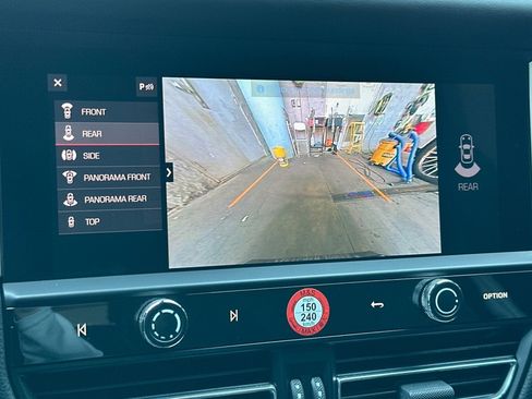Certified 2023 Porsche Macan S AWD/4WD image 20