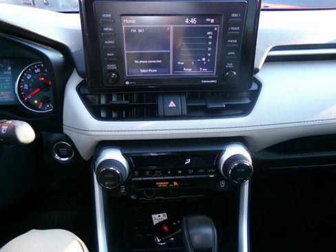 Used 2022 Toyota RAV4 XLE image 11