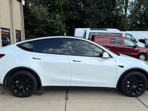 Used 2023 Tesla Model Y Long Range AWD/4WD image 8