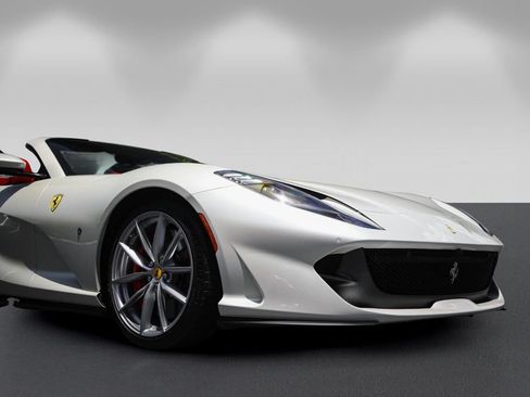Used 2021 Ferrari 812 GTS RWD image 9