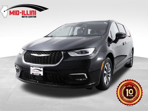 Used 2022 Chrysler Pacifica Touring-L FWD image 1