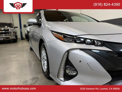 Used 2017 Toyota Prius Prime Advanced w/ Carpet Mat Package FWD image 13