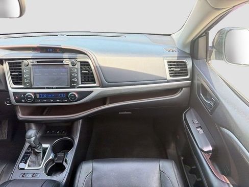 Used 2019 Toyota Highlander Limited Platinum AWD/4WD image 18