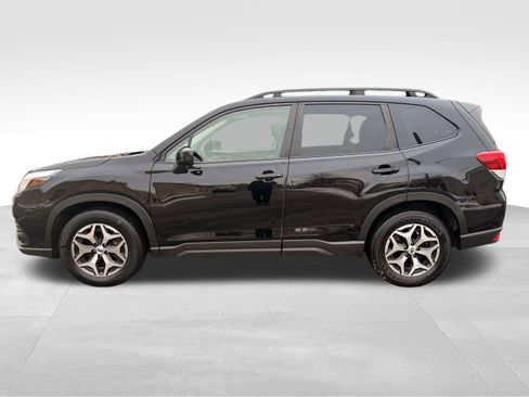 Used 2022 Subaru Forester Premium image 10