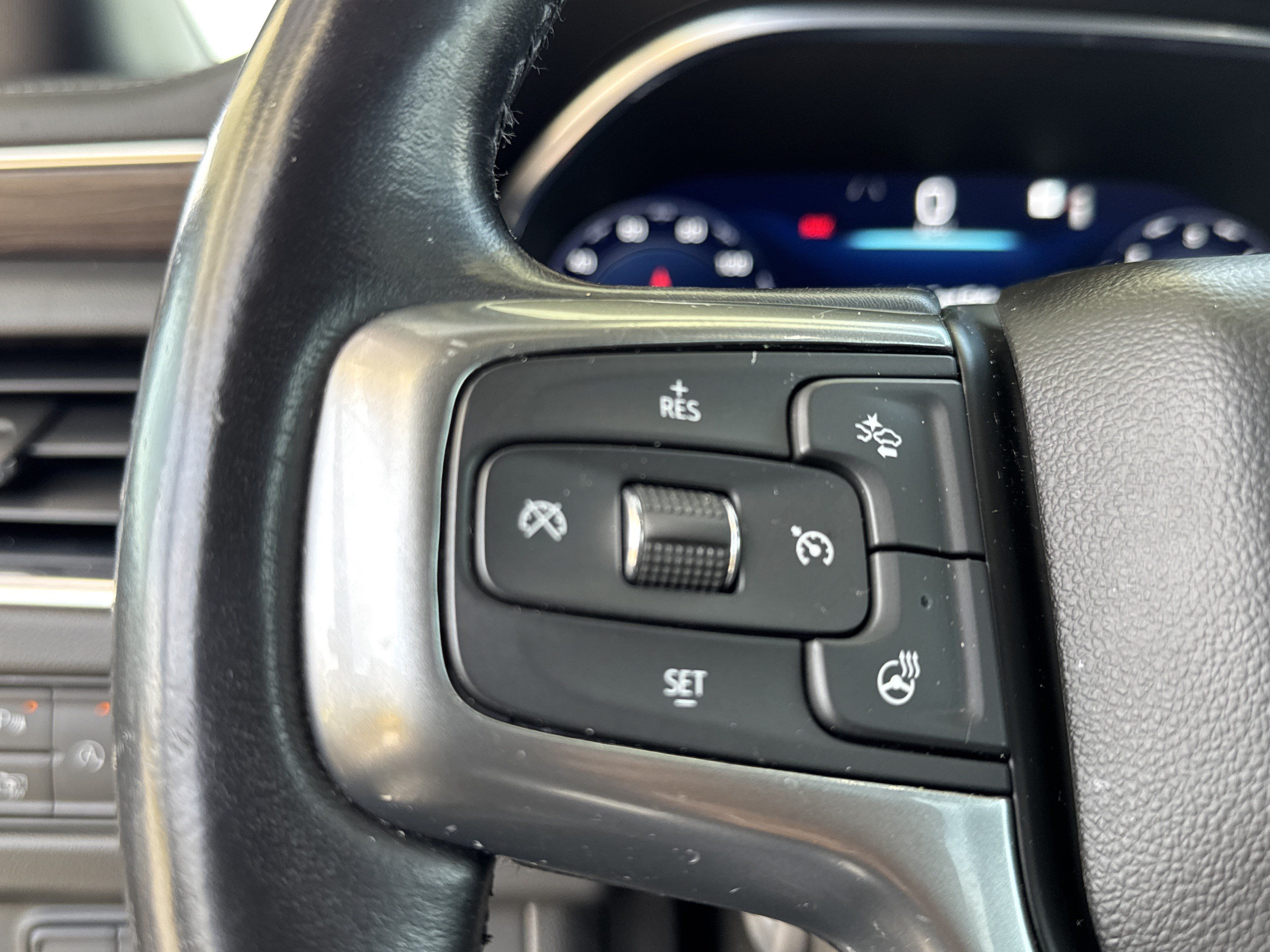 Used 2022 Chevrolet Tahoe LT w/ Luxury Package AWD/4WD image 19