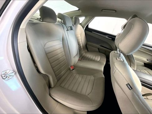 Used 2020 Ford Fusion SE image 26