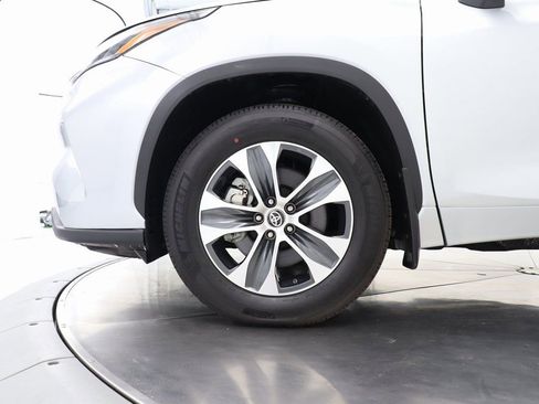 Used 2024 Toyota Highlander XLE image 45