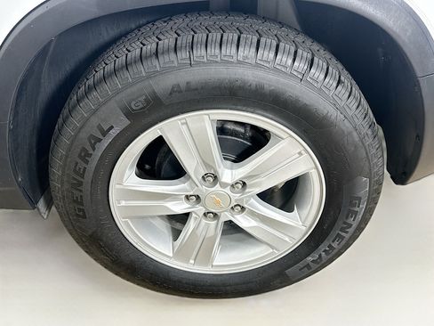 Used 2022 Chevrolet Trax LT w/ LT Convenience Package FWD image 11