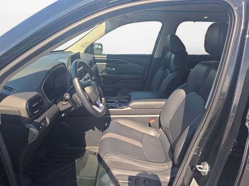 Certified 2024 Honda Pilot Touring image 9