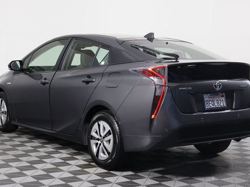 Used 2018 Toyota Prius Three FWD image 6