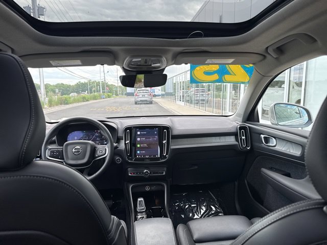 Certified 2025 Volvo XC40 B5 Plus AWD/4WD image 17