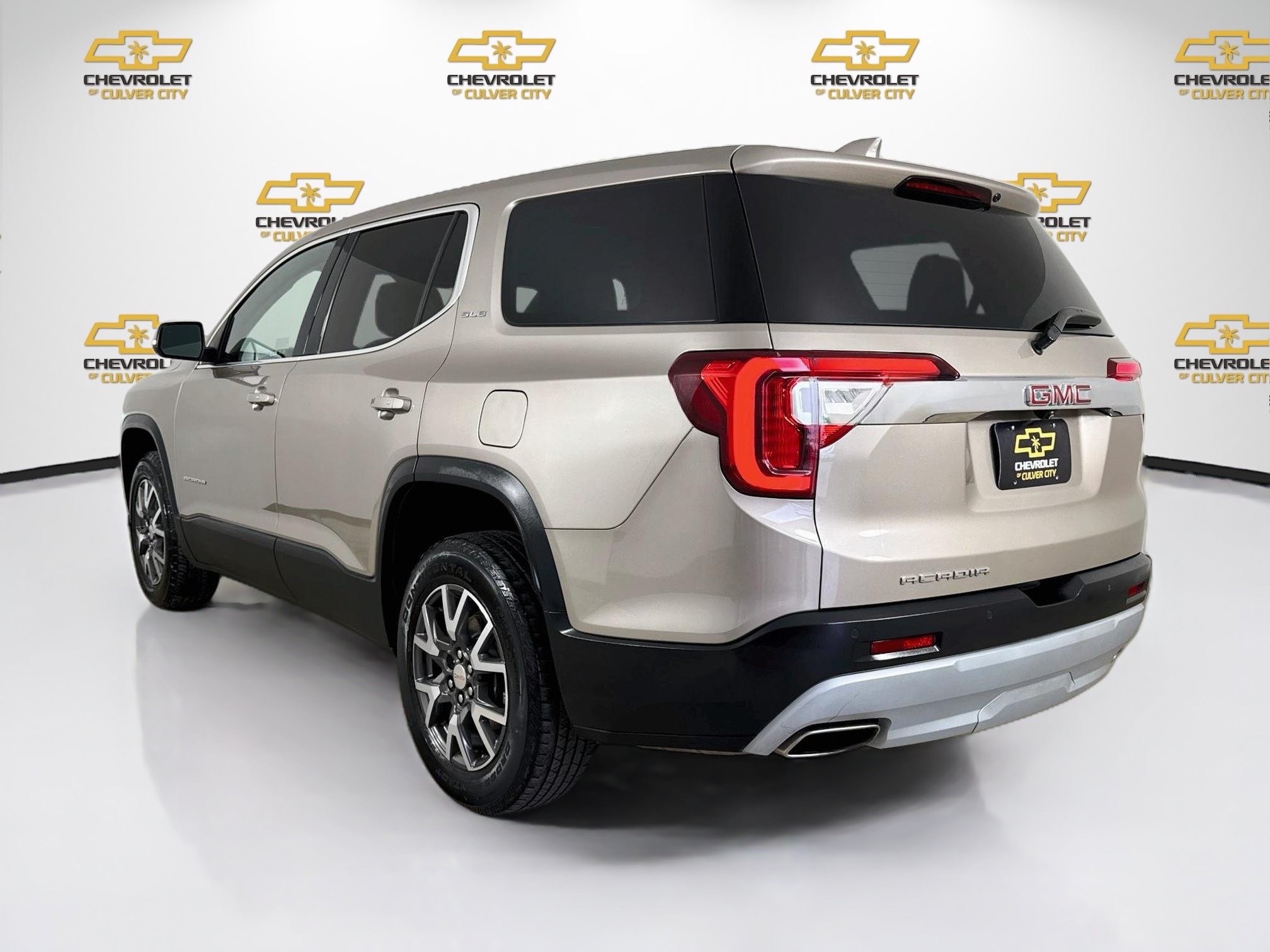 Used 2023 GMC Acadia SLE FWD image 6