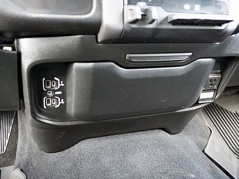 Certified 2022 RAM 2500 Big Horn w/ Cold Weather Group image 30