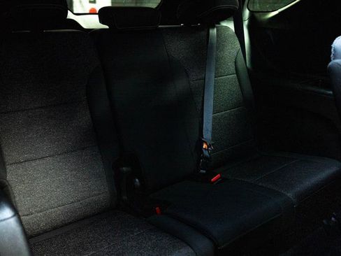 Used 2025 Chevrolet Traverse LT image 12