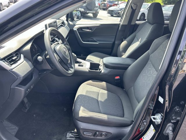 Used 2025 Toyota RAV4 XLE AWD/4WD image 20