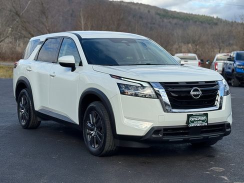 Used 2022 Nissan Pathfinder S image 3