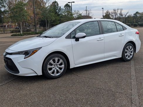 Used 2024 Toyota Corolla LE image 8