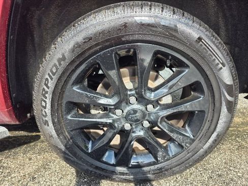 Used 2018 Jeep Grand Cherokee Altitude AWD/4WD image 10