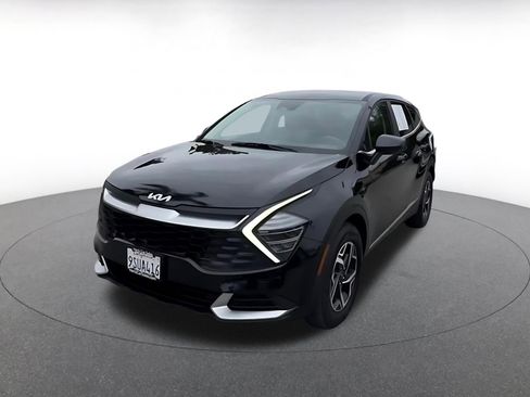 Used 2025 Kia Sportage LX image 7