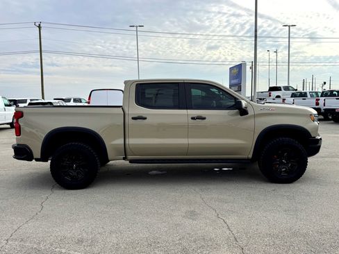 Used 2022 Chevrolet Silverado 1500 ZR2 w/ Technology Package image 6