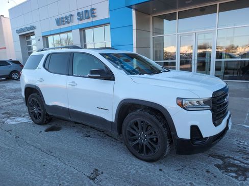 Used 2023 GMC Acadia SLE w/ Driver Convenience Package image 2