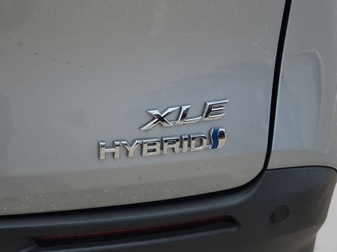 Certified 2021 Toyota Sienna XLE FWD image 31