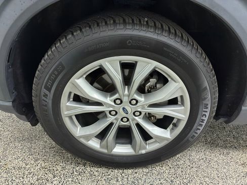 Used 2023 Ford Explorer Limited image 11