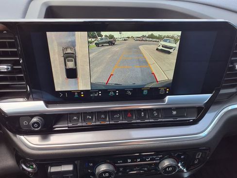 Used 2023 Chevrolet Silverado 1500 High Country w/ Technology Package image 7