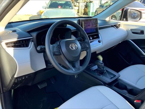 Used 2026 Toyota Corolla Cross L image 16