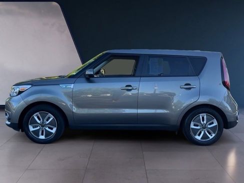 Used 2017 Kia Soul EV image 2