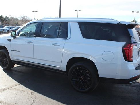 Used 2024 GMC Yukon XL Denali w/ Denali Reserve Package image 12