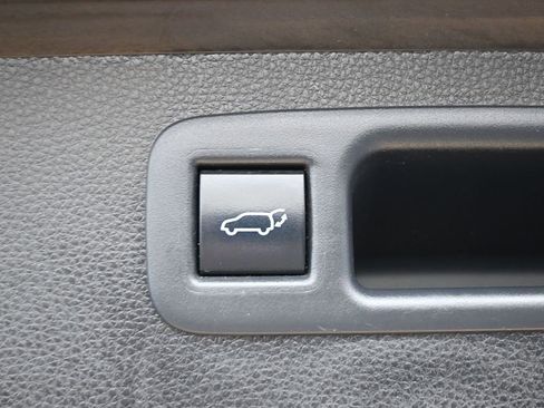 Used 2021 Toyota Highlander XLE AWD/4WD image 17