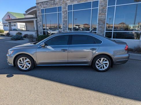 Used 2018 Volkswagen Passat 2.0T SE image 3