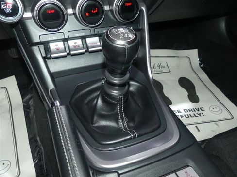 Used 2022 Toyota GR86 image 36