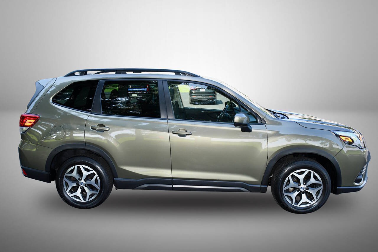 Used 2023 Subaru Forester Premium AWD/4WD image 8