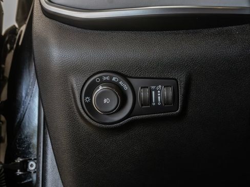 Used 2025 Jeep Compass Limited AWD/4WD image 13