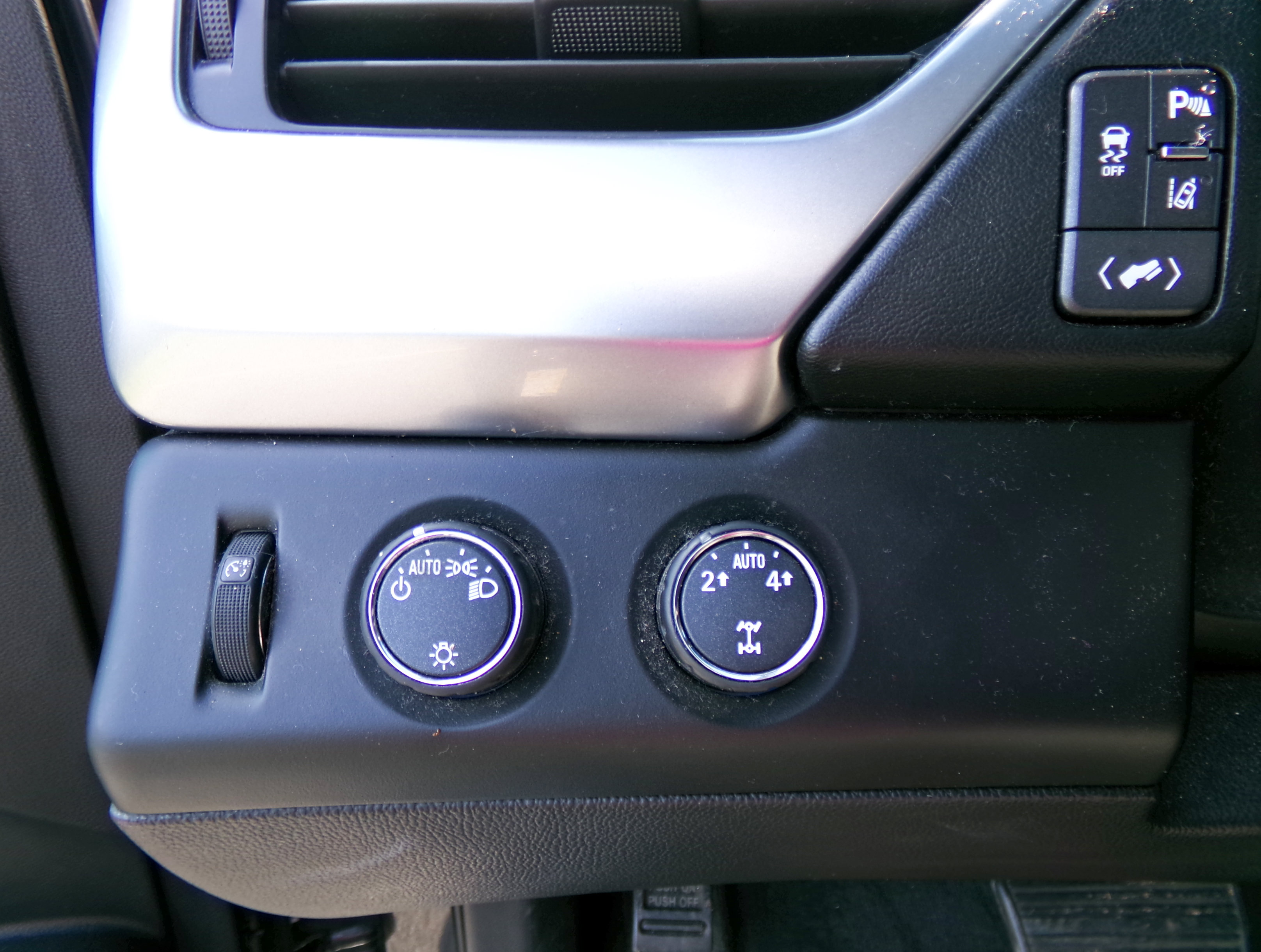 Used 2015 Chevrolet Tahoe LT AWD/4WD image 10